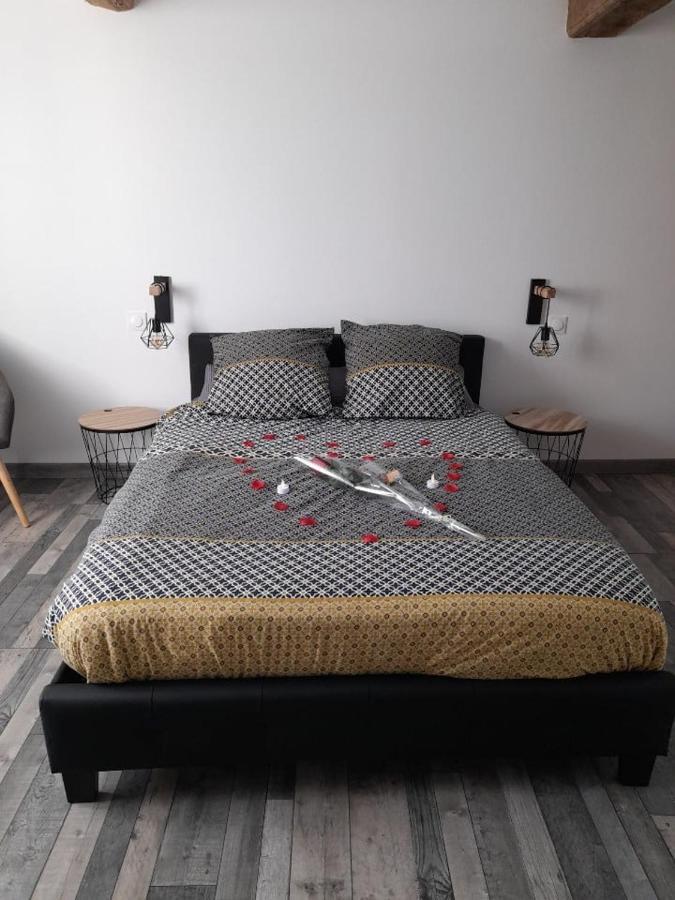 Nuit Romantique Saint-Christophe-en-Brionnais 外观 照片